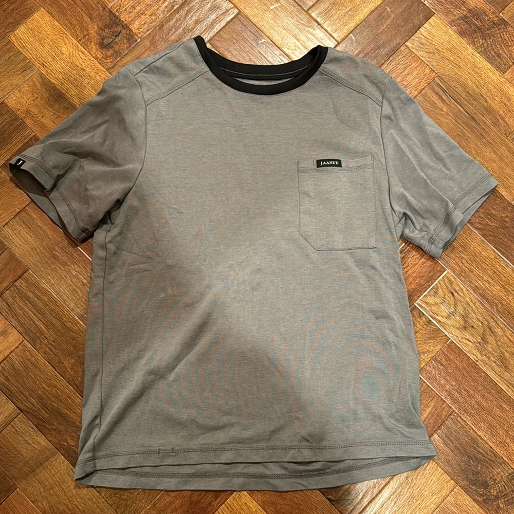 Jaanuu Men’s Gray and Black Scrub Top
